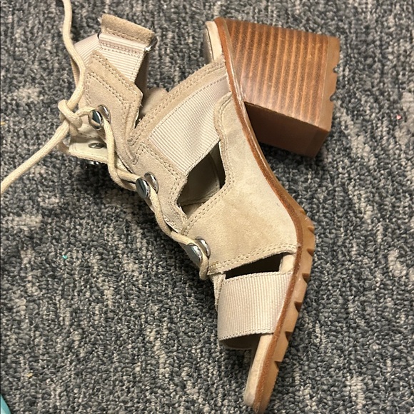 Sorel Beige Lace-Up Women's heels sandals. Velcro ankle closure.Adjustable width - Picture 6 of 16